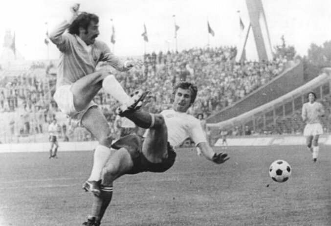 File:Bundesarchiv Bild 183-N0619-0037, Fußball-WM, Bulgarien - Uruguay 1-1.jpg