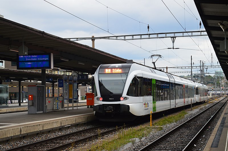 File:Bf Schaffhausen Thurbo S-Bahn St Gallen Gleis 2.jpg