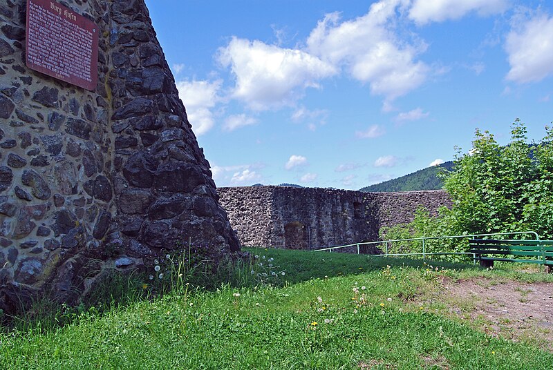 File:Burg Hausach 5.jpg