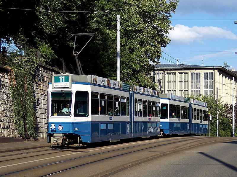 File:Zurich Be 4-6 Tram 2000 2024 Kreuzbuehlstrasse.jpg