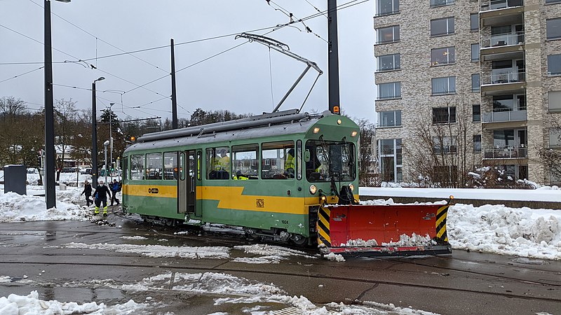 File:Schaufeltram am Bahnhof Stettbach.jpg