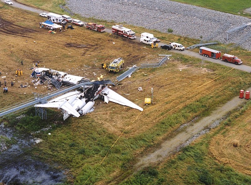 File:American Airlines Flight 1420 wreckage2.jpg