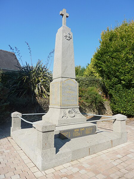 File:Lopérec 02 Le monument aux morts.jpg