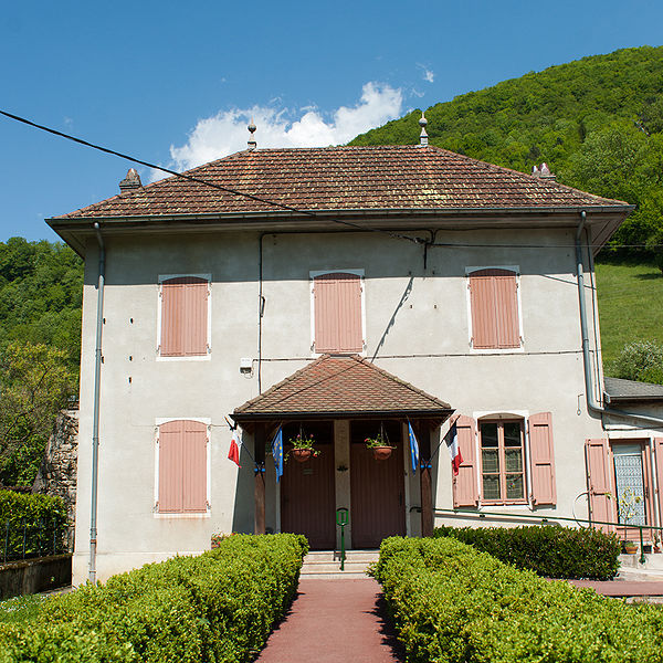 File:Townhall, Conand.jpg