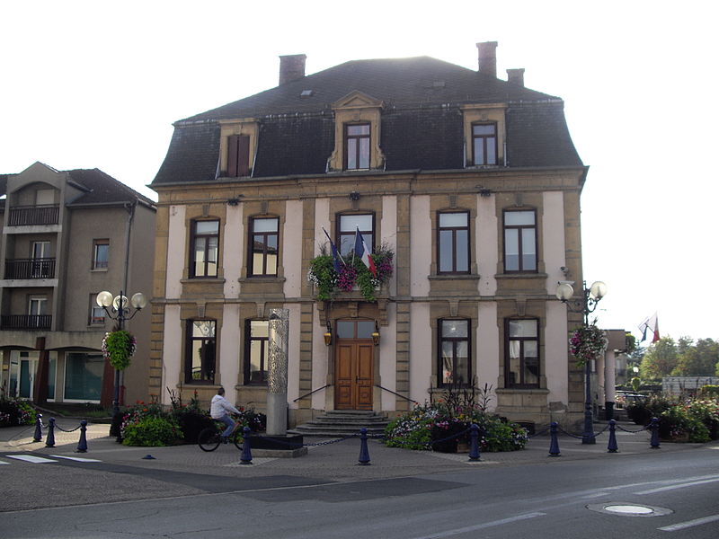 File:Uckange - Town hall - 1.jpg