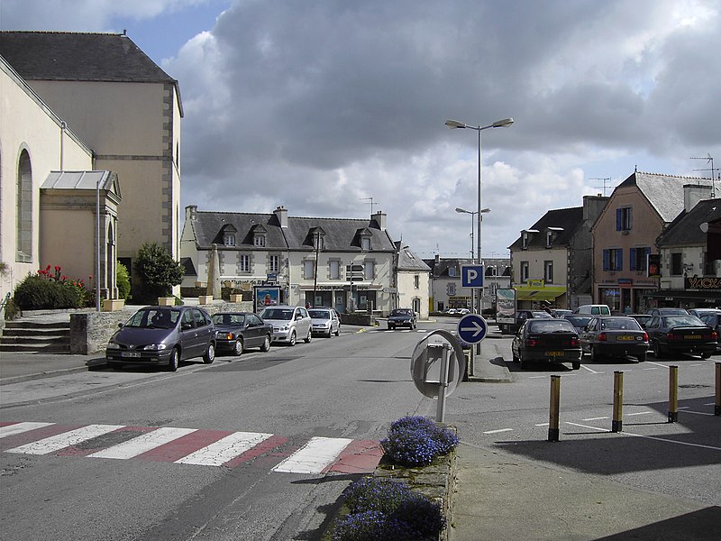 File:Plonéourlanvern.jpg