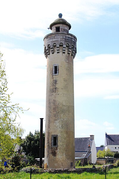 File:Riantec phare de Poulfanc.jpg