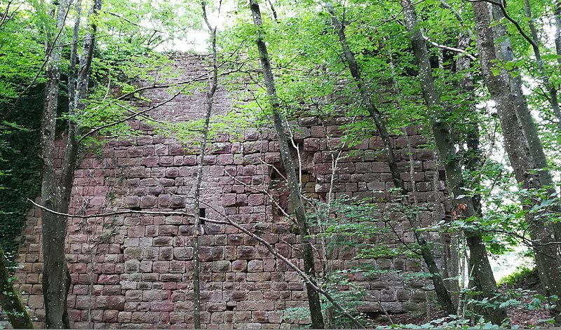 File:Vestiges du XIIe siècle de la courtine de la haute-cour.jpg