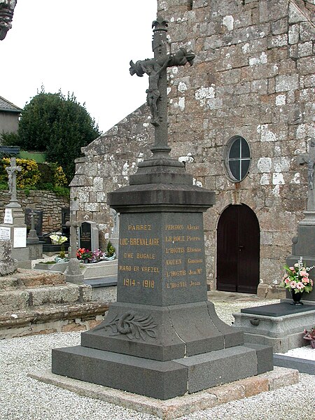 File:Monument aux morts - Loc Brévalaire-29 2.jpg