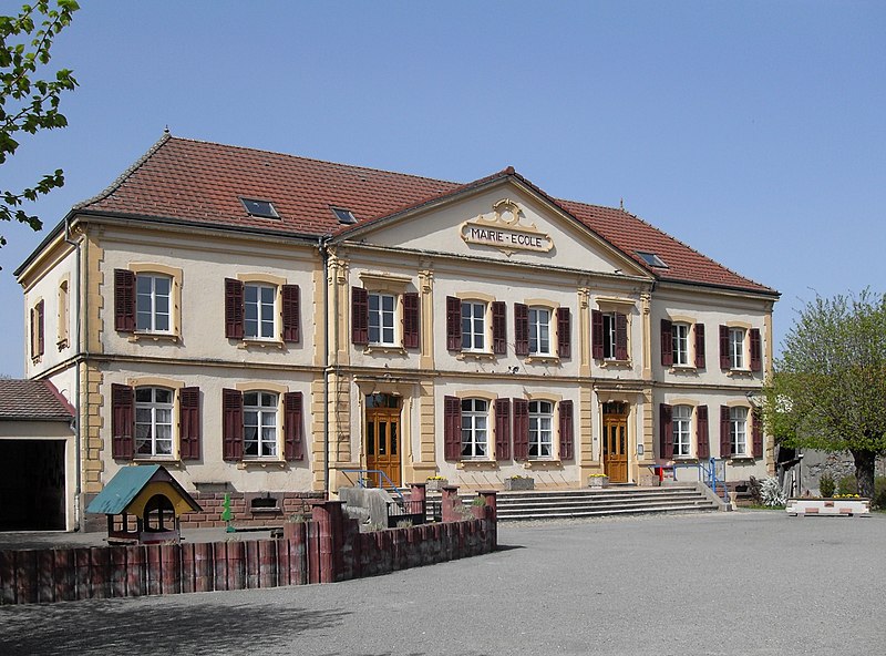 File:Lachapelle-sous-Rougemont, Mairie-école.jpg