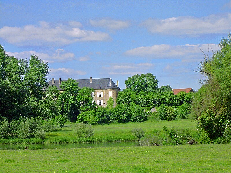 File:Le château de Bousse.jpg