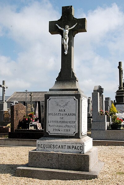 File:Monument aux morts - Lampaul-Ploudalmézeau-29 1.jpg