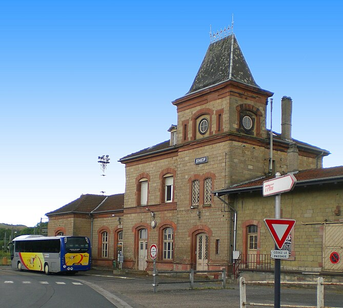 File:Bahnhof Bouzonville Strasse.jpg