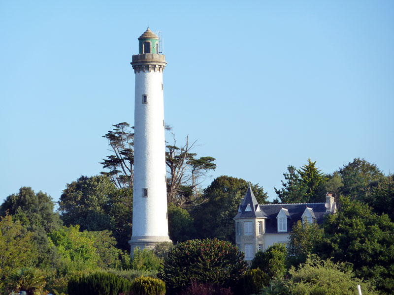 File:Bénodet- Phare de la Pyramide.jpg