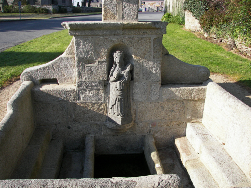 File:Fontaine de Notre-Dame-de-Berven.jpg