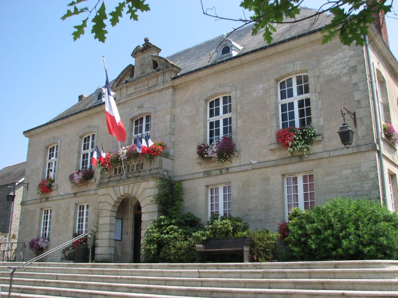 File:Josselin mairie.jpg