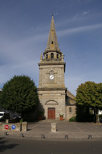 File:Ploemeur - Église Saint-Pierre.jpg