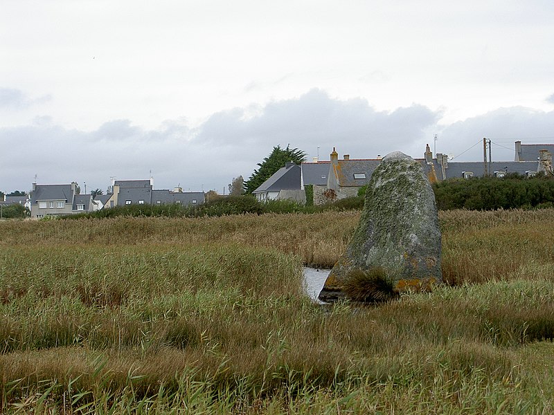 File:Menhir of Léhan.jpg