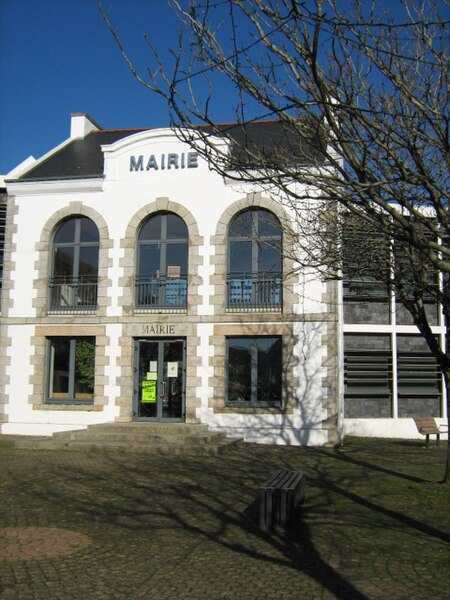 File:Pluvigner mairie.jpg