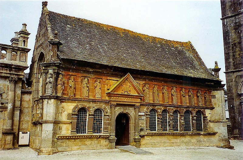 File:Ossarium Sizun.jpg