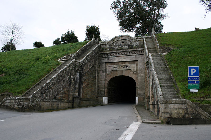 File:Le Palais porte Vauban (1).jpg