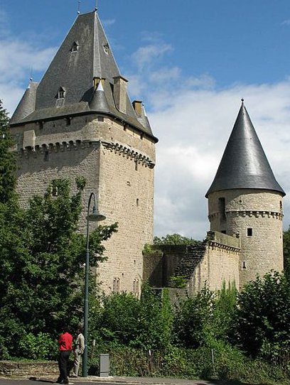 File:Hollenfels castle 3 cropped.jpg