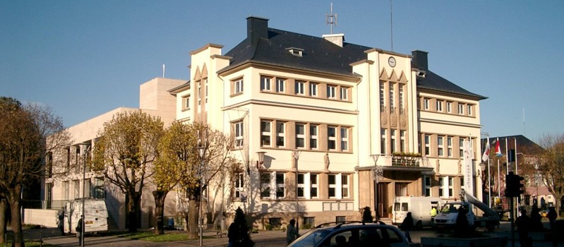 File:Pétange town hall.jpg