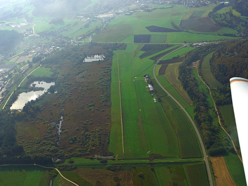 File:Blumberg Airfield - panoramio.jpg