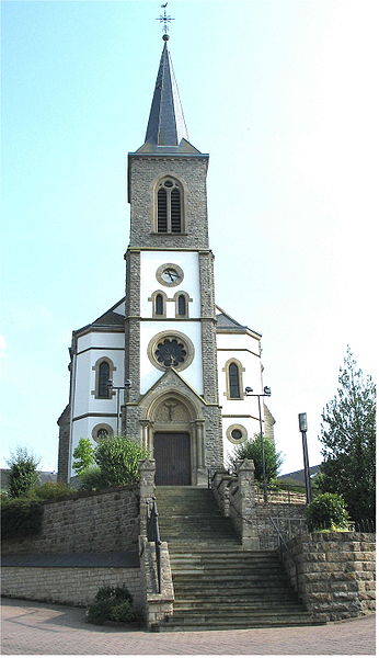 File:Church in Kruuchten, Luxembourg.jpg