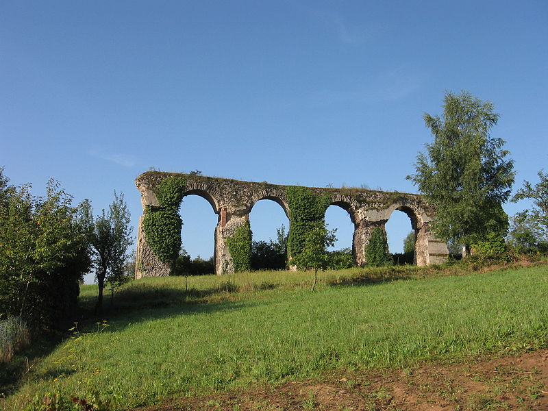 File:Roman aqueduct (Ars-sur-Moselle).jpg