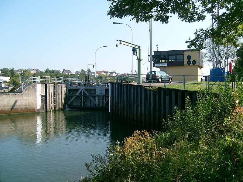 File:Lock Stadtbredimus Luxembourg 01.jpg