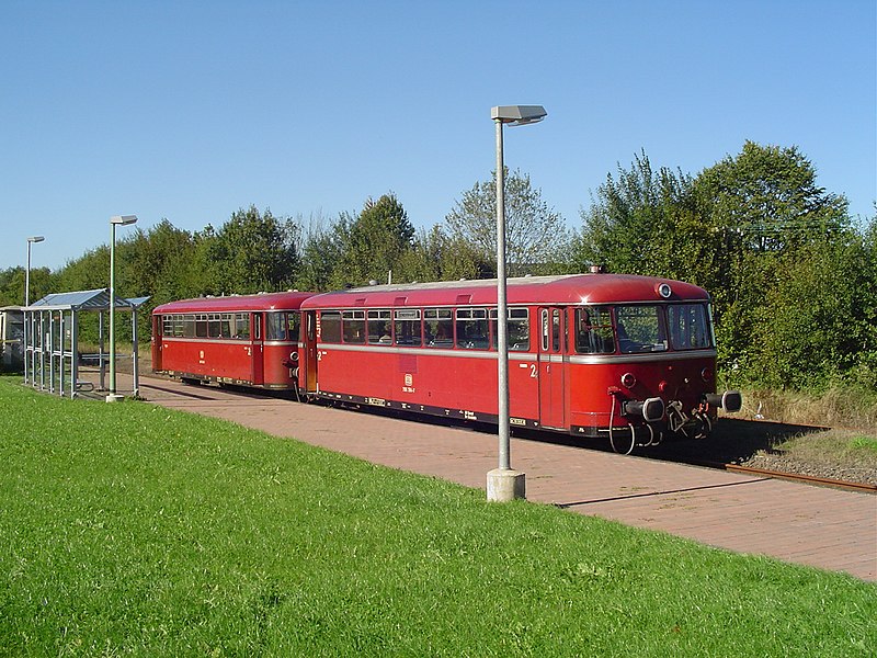 File:Eifelquerbahn-Ulmen.jpg