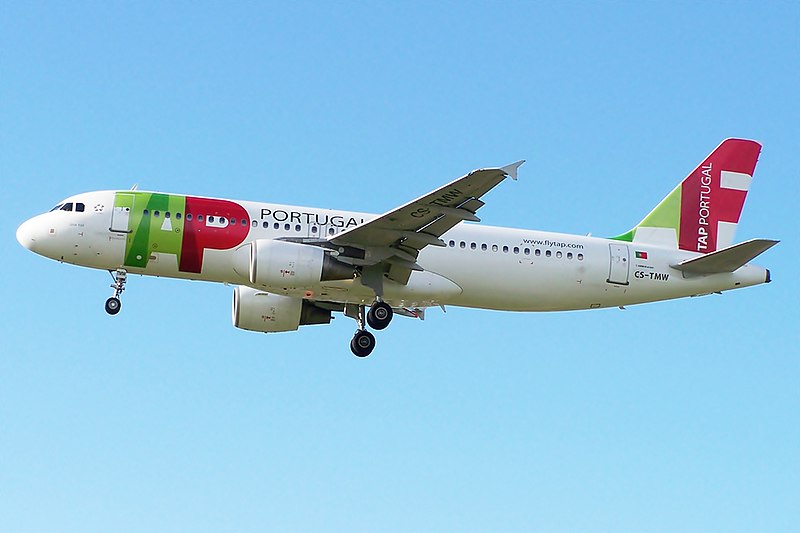 File:CS-TMW A320 TAP (8377638272).jpg