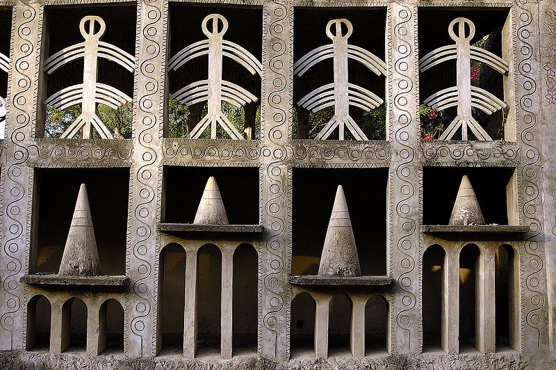 File:Decorated wall at Rock Garden, Chandigarh.jpg