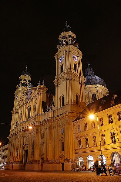 File:Theatinerkirche.jpg