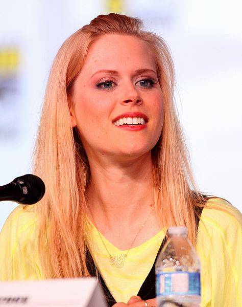 File:Janet Varney by Gage Skidmore.jpg