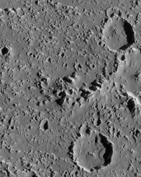 File:Landslides and knobs PIA01095.jpg