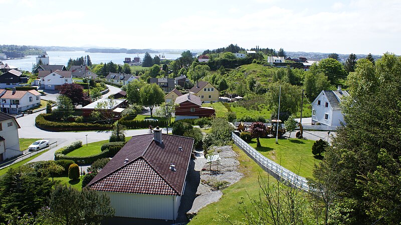 File:Karmoya-salhus.jpg