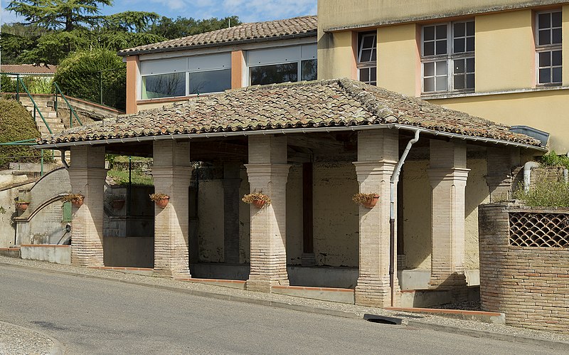 File:Pompignan (Tarn-et-Garonne) Lavoir.jpg