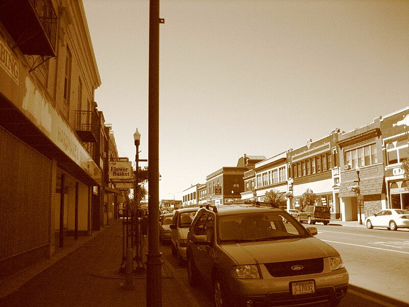 File:Street in Hibbing, MN.jpg