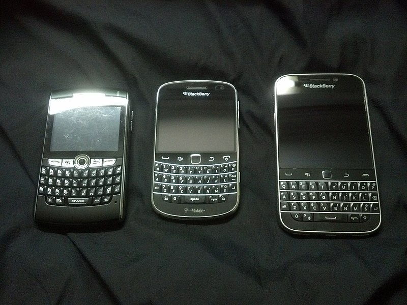 File:BlackBerry 8820, BlackBerry Bold 9900 and BlackBerry Classic.jpg