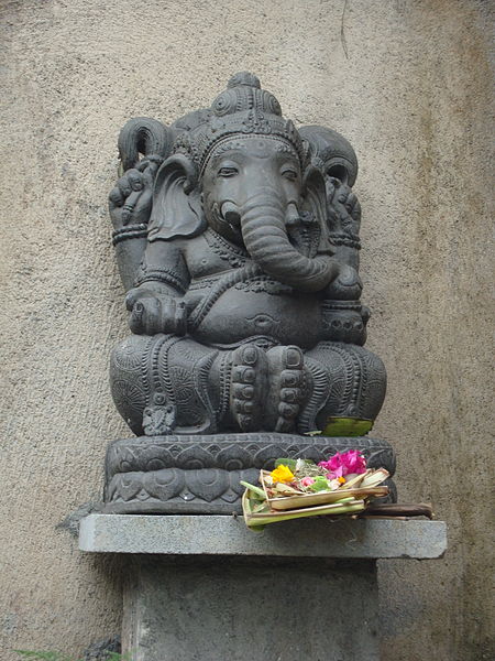 File:Balinese Hindu Puja Offerings, Ubud Bali Indonesia 2010.jpg