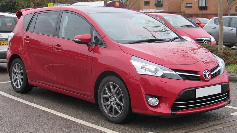 File:2014 Toyota Verso Excel D-4d 1.6 facelift Front.jpg