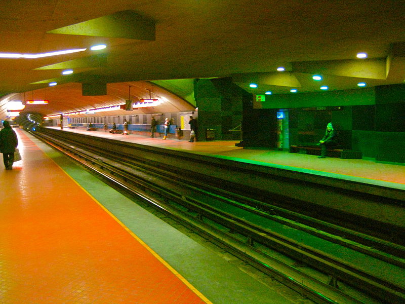 File:Acadie StationMetro.jpg