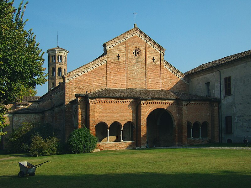 File:Abbadia Cerreto chiesa Assunzione della Beata Vergine Maria facciata.jpg