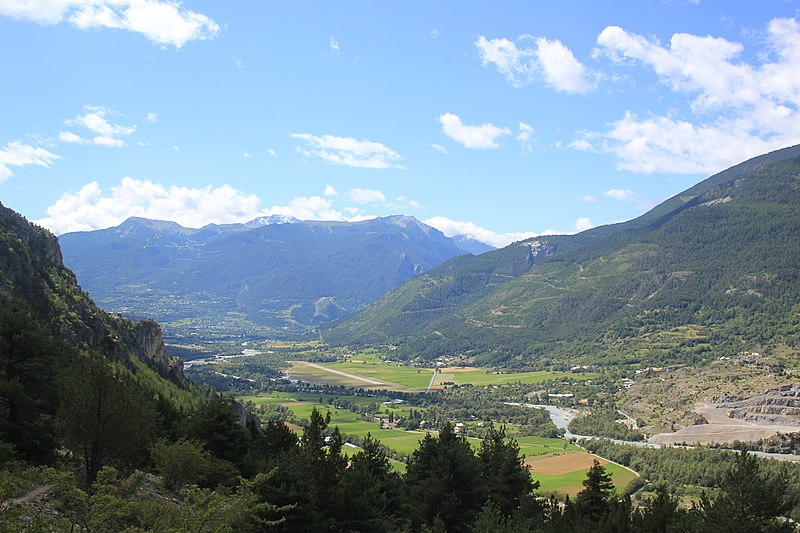 File:Pra Reboul - vers l'aérodrome de Saint Crépin.jpg