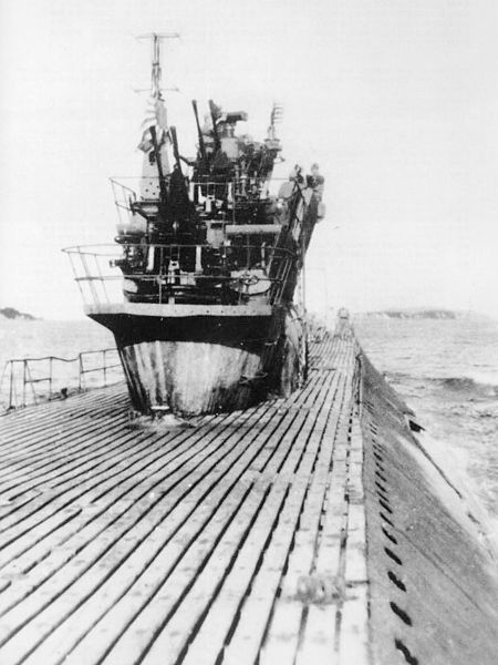 File:Bridge of IJN submarine I-351 in 1945.jpg