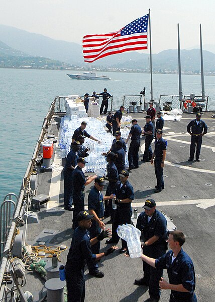 File:USS McFaul (DDG 74) sailors unload humanitarian supplies.jpg