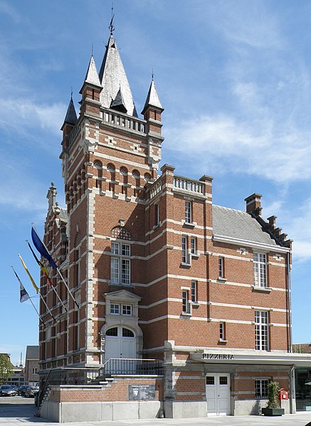 File:Edegem Gemeentehuis 2.jpg