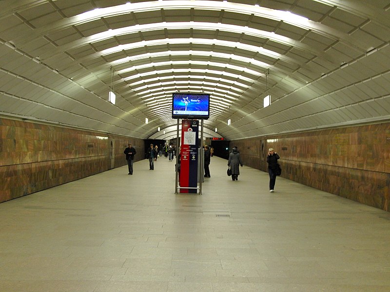 File:Skhodnenskaya station.jpg